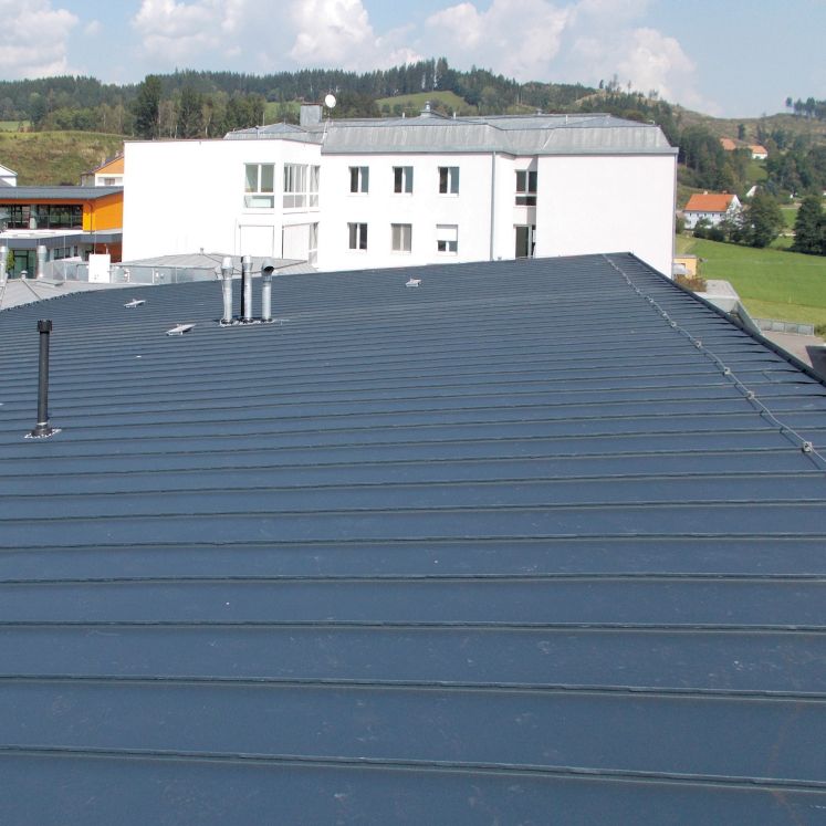 Blechdach gefalzt - Gollner GmbH - Dachdeckerei, Spenglerei, Garten- und Landschaftsgestalter