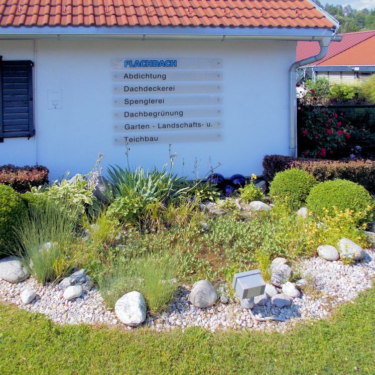 Gartenteich kleiner Zierteich - Gollner GmbH - Dachdeckerei, Spenglerei, Garten- und Landschaftsgestalter